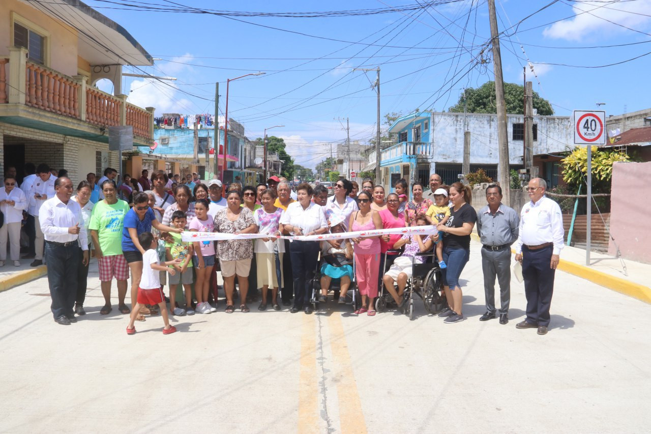 Inaugura Ayuntamiento porteño pavimentación de 4 vialidades