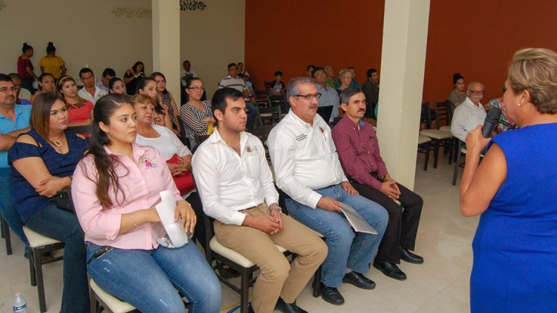 Imparten clases de "Escuela Para Padres"