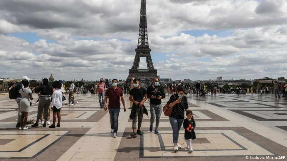 Declaran a París 'zona de alerta máxima' por coronavirus