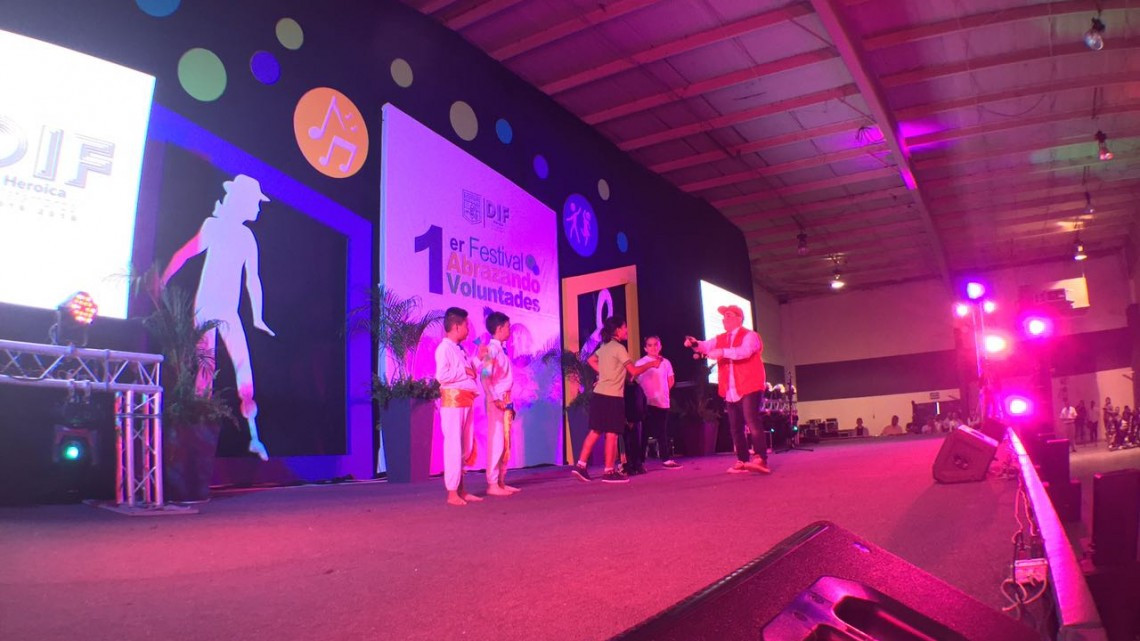 Ratón convive con niños especiales de Matamoros