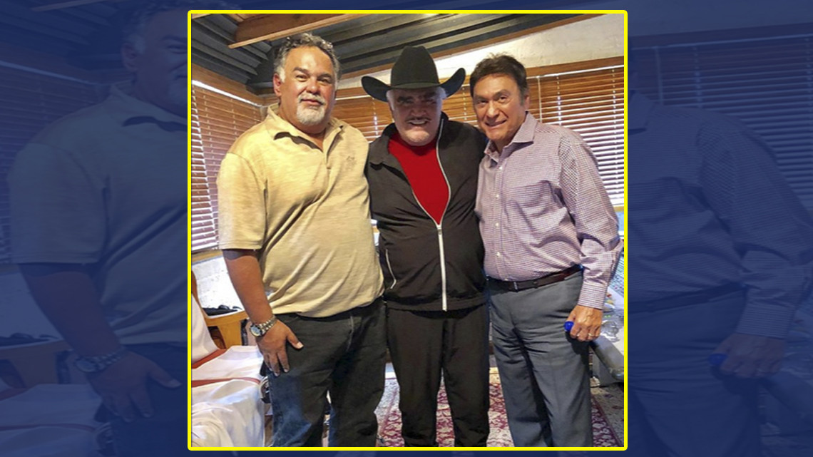 Vicente Fernández regresa a los estudios de grabación