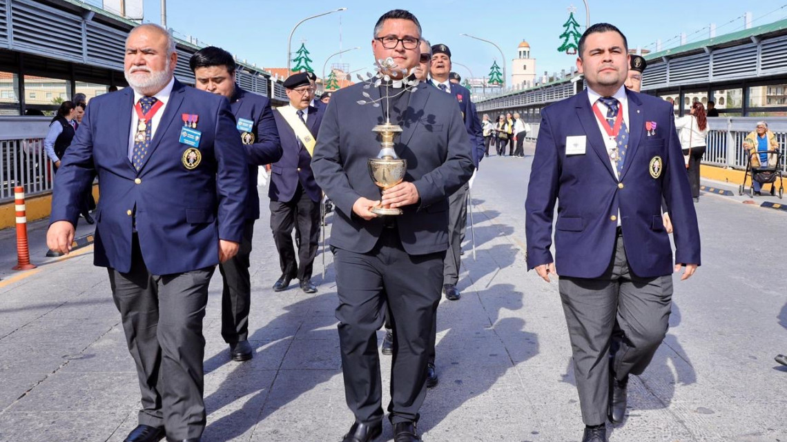 Une la Rosa de Plata a México, Canadá u Estados Unidos
