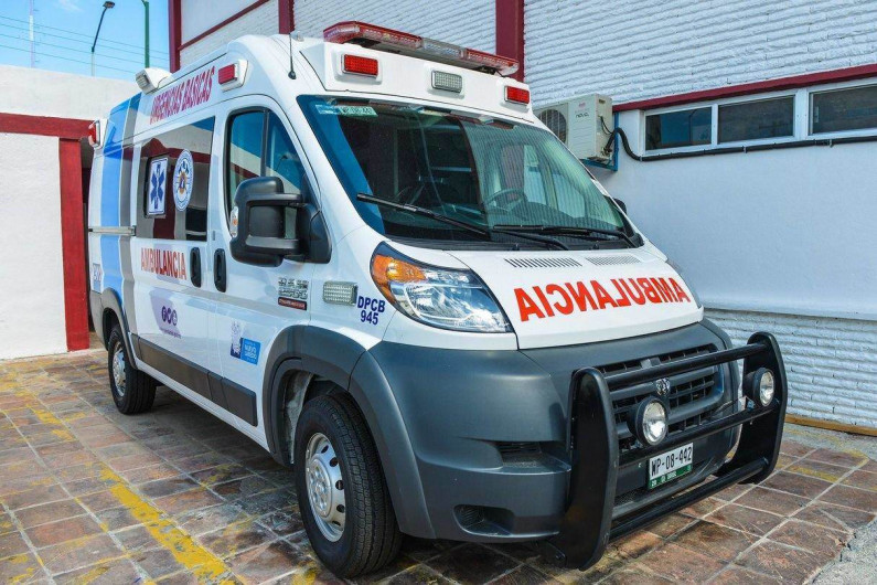 Equipan PC y Bomberos con cinco camionetas y una ambulancia