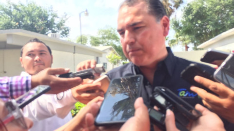 Sedesol entrega becas de inglés a alumnos del Cbtis 135 