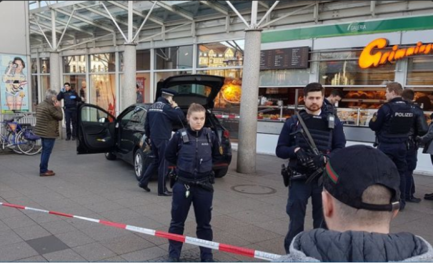 Conductor atropella a tres peatones en Alemania; policía lo abate