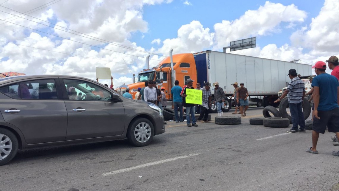 Bloquean pescadores carretera Matamoros-Victoria