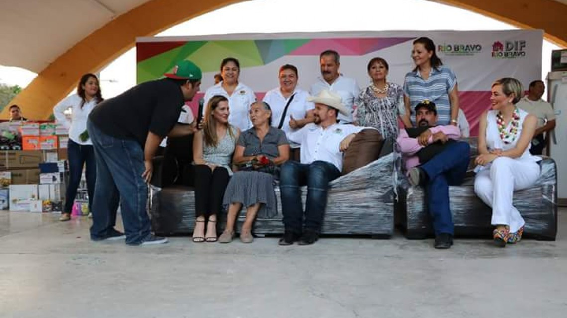 Ayuntamiento realizó festejo por el "Día de las madres"