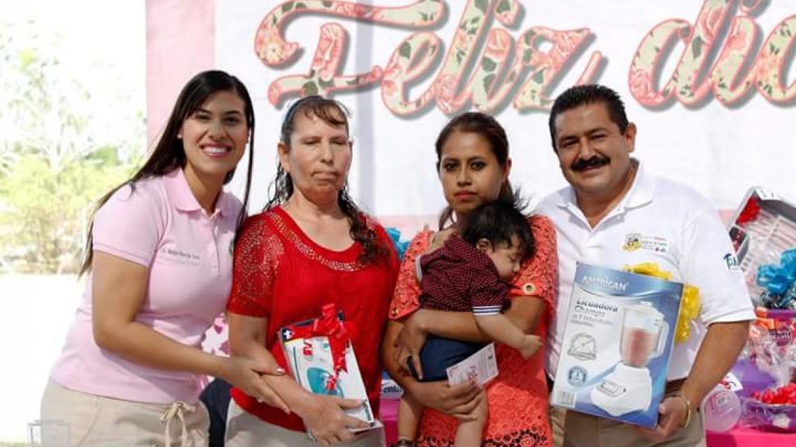 Ayuntamiento festeja a madres de Aquiles Serdán