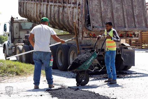 Realizan trabajos de bacheo en Valle Hermoso