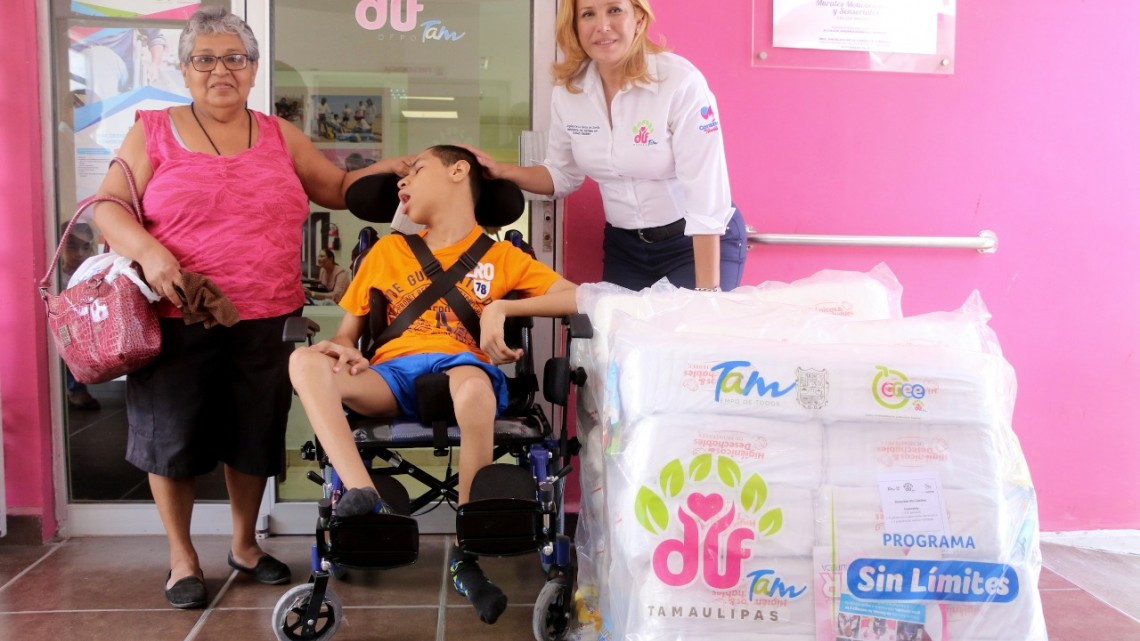 Continúa DIF Madero cumpliendo con las familias de la localidad