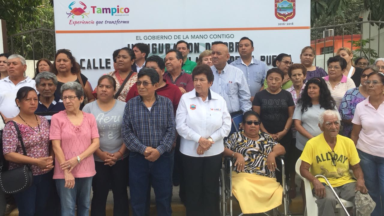 Entregan calle Primera en la colonia Laguna de la puerta