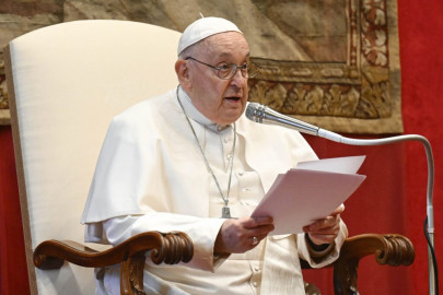 Papa Francisco firmó carta de renuncia; aún no es efectiva