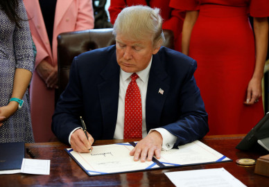 Trump firma su nueva orden migratoria: veta a seis países musulmanes