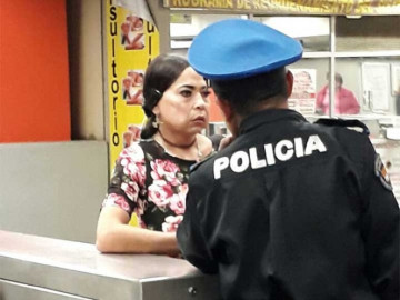 Por pervertido detienen a hombre que se vestía de mujer 