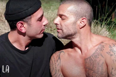 El apasionado beso de Ricky Martin y su esposo