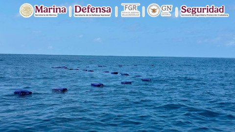 Aseguran 2.5 toneladas de cocaína frente a las costas de Michoacán