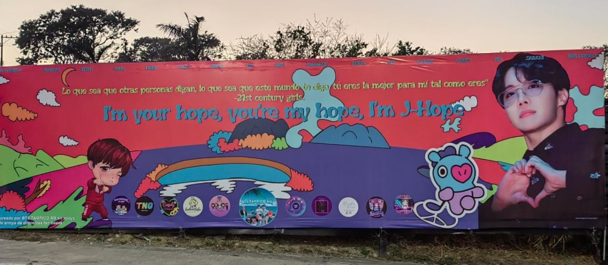 Army en Tampico colocan enorme valla para festejar cumpleaños de J-Hope