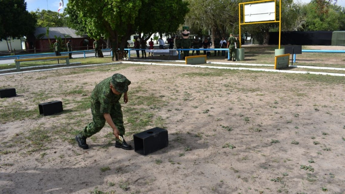 Juan Pablo Macarena es nombrado Soldado Honorario por un día