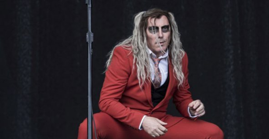 Confirma Maynard James Keenan daño pulmonar por Covid-19