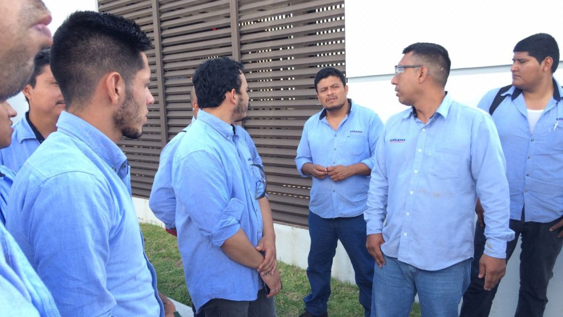 Obreros paran labores en Arkema