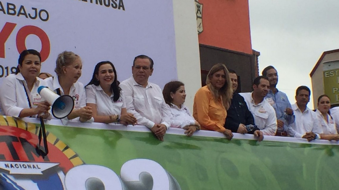 Desfilan miles de trabajadores en Reynosa