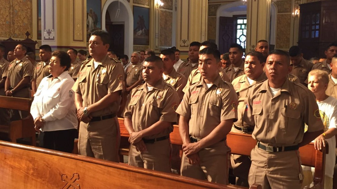 Con Santa misa celebran el día del bombero