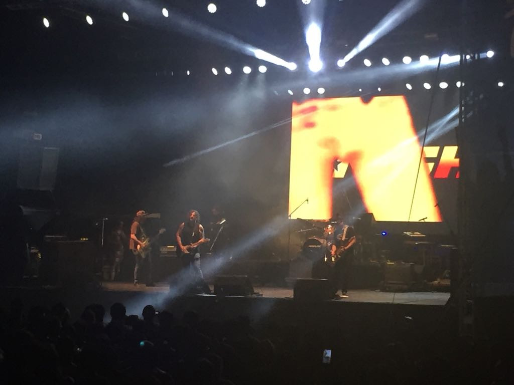 Plastilina Mosh se presenta en playa Miramar