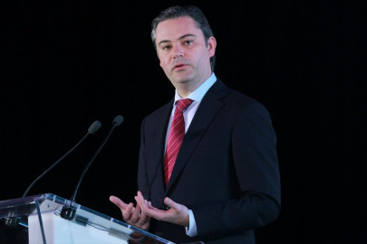 Liberalización del precio de gasolinas evitará quitar recurso a educación: Nuño Mayer