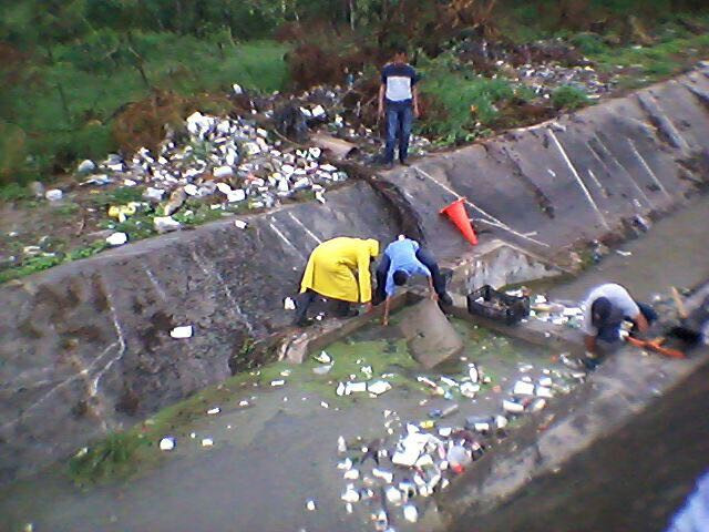 Basura tapa los drenes de Matamoros