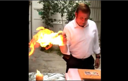 Candidato de Puebla prende fuego a su mano y se declara listo para debate