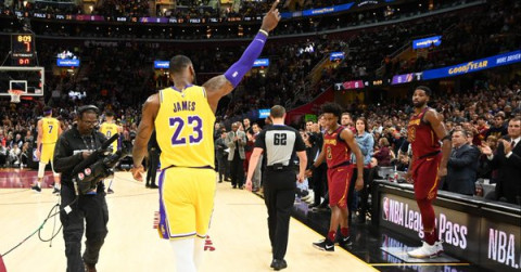 Cleveland recibe a LeBron como héroe