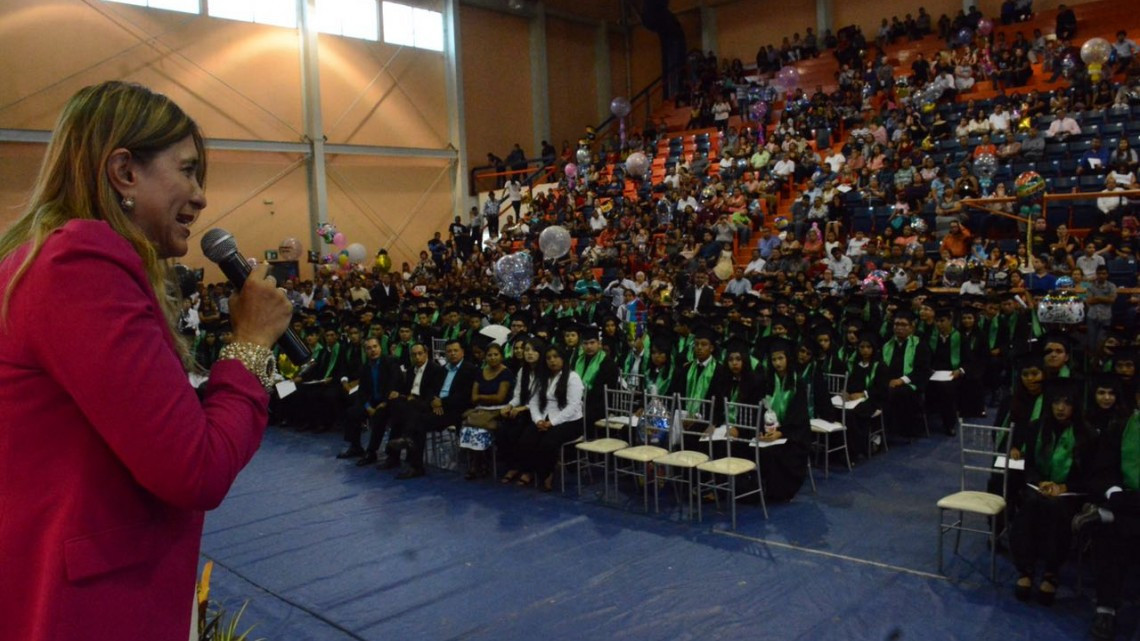 Asiste Maki a graduación de la XXXIV Generación del Conalep