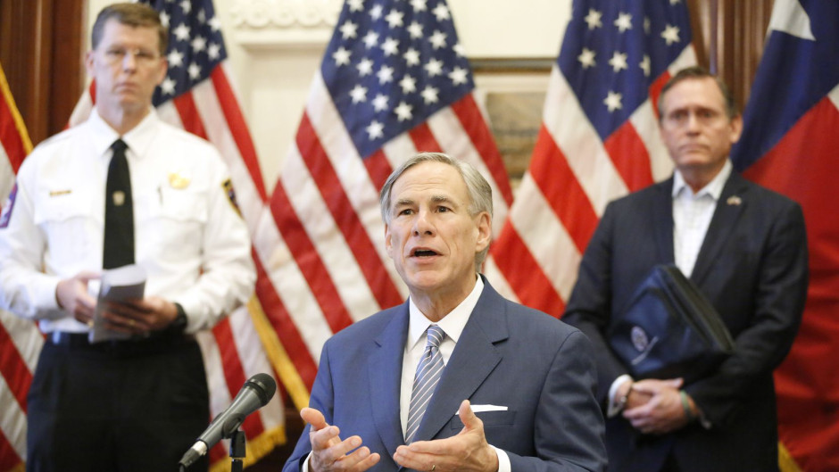 Greg Abbott suspende cirugías electivas para mayor disponibilidad de camas covid 