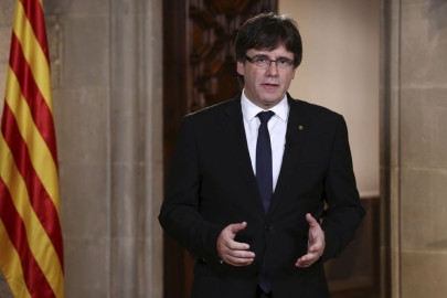 Puigdemont pide diálogo y evita decir si declaró la independencia