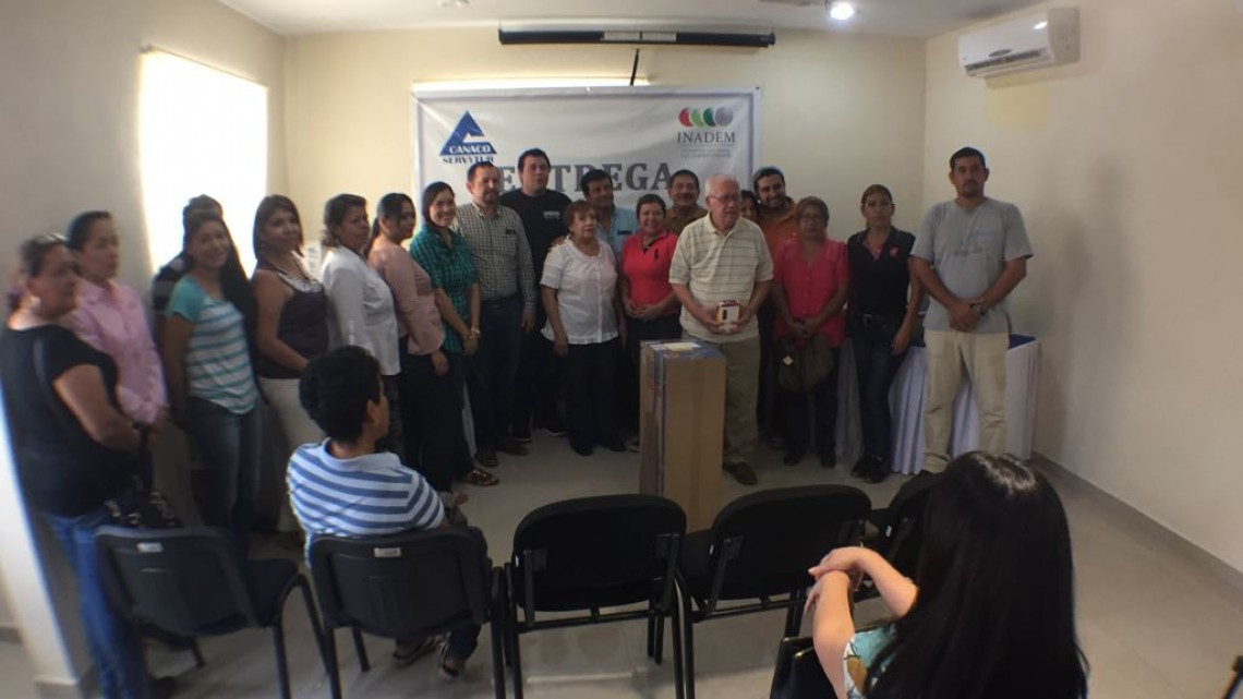 Comerciantes son equipados con herramientas que buscan fortalecer el desarrollo de sus establecimientos.