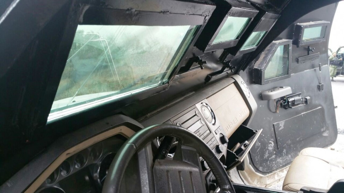Decomisan camioneta blindada y marihuana