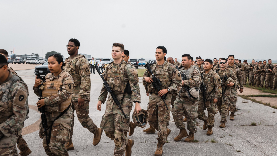 Gobernador de Texas envía helicópteros a frontera con México-EU