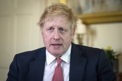 Boris Johnson aparece en público tras superar el coronavirus