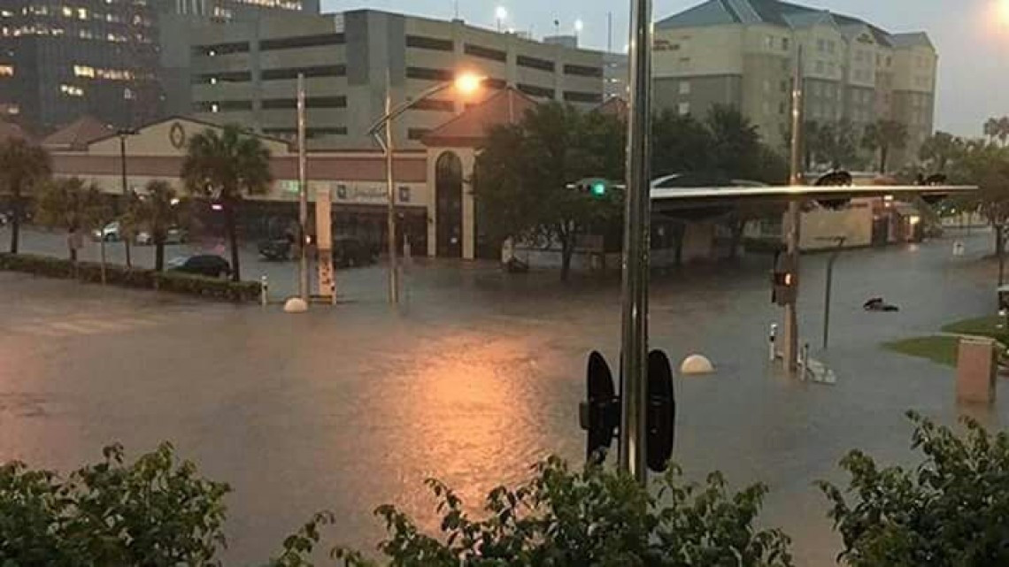 "Harvey" deja grandes daños a su paso por Texas