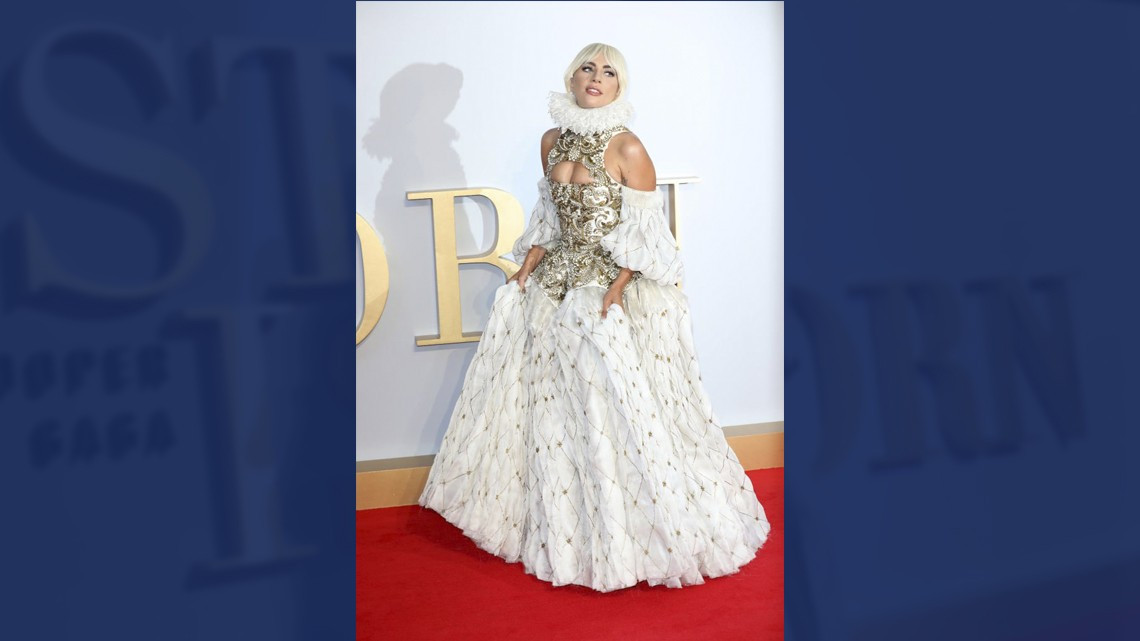 Lady Gaga presenta A Star Is Born en Londres vestida de reina