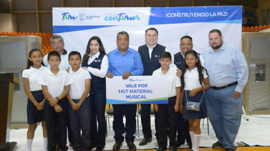 Entregan apoyos a familias de Ciudad Victoria