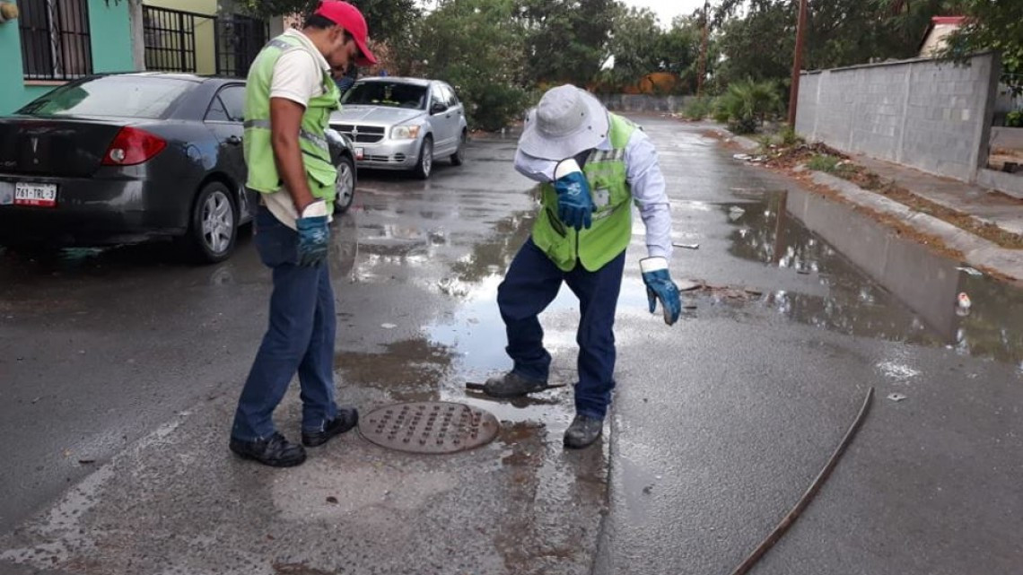 Comapa trabaja con equipo vactor