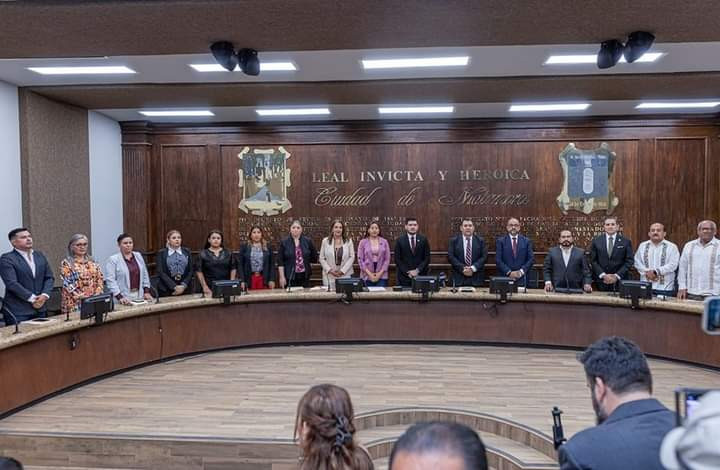 Beto Granados preside primera sesión de Cabildo con protesta de funcionarios