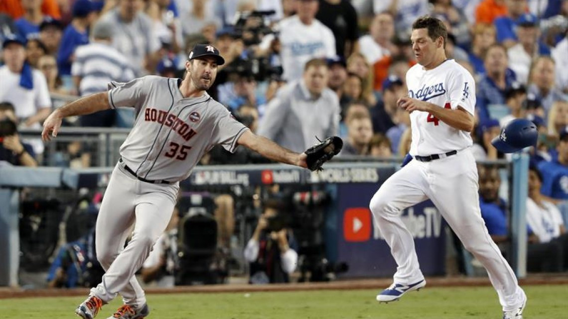 Astros vencen a Dodgers y empatan la Serie Mundial 