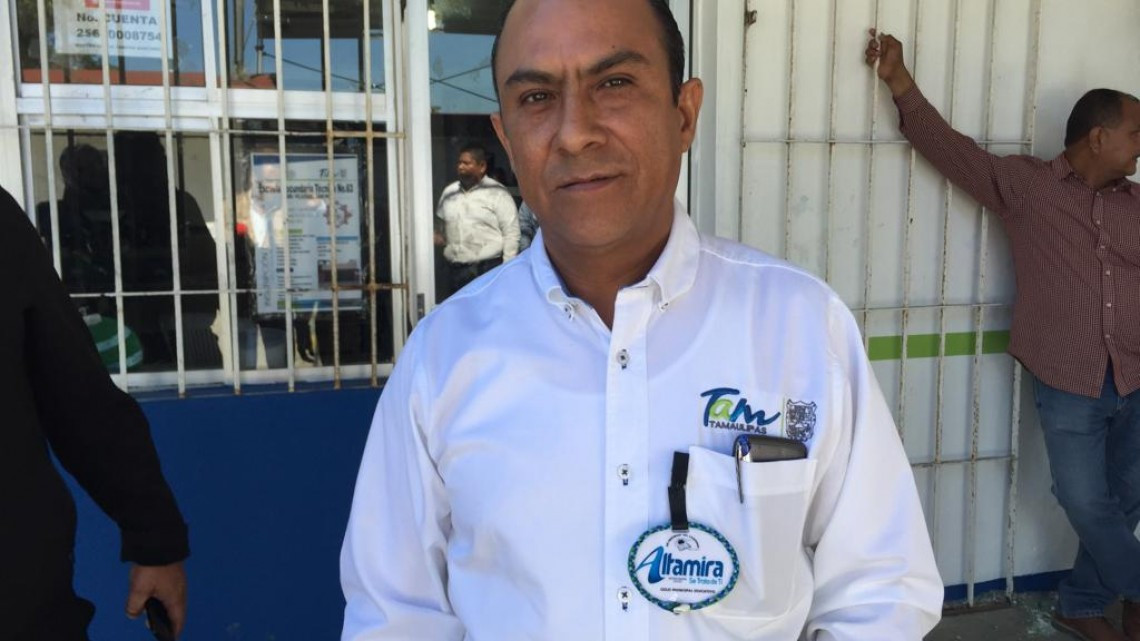 Urgen poner orden en transporte escolar