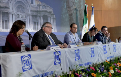 Estabilidad económica depende de los acuerdos con EU: Banxico