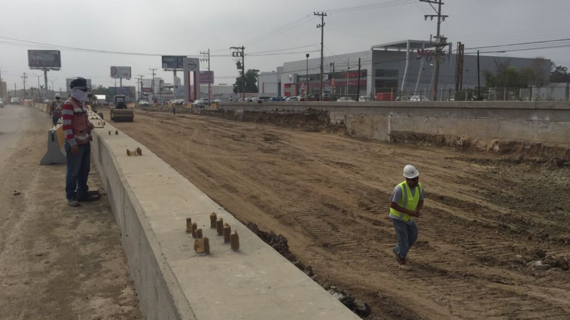 Avanzan obras de construcción de puentes vehiculares