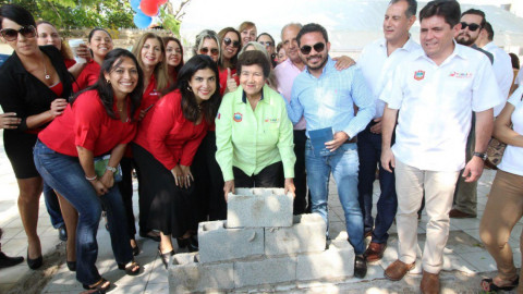 Coloca alcaldesa de Tampico primera piedra de la “Plaza Laguna”