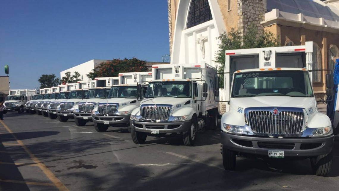 Pone Maki en operación 23 camiones nuevos de basura