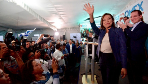 Josefina registra candidatura al Gobierno de Edomex